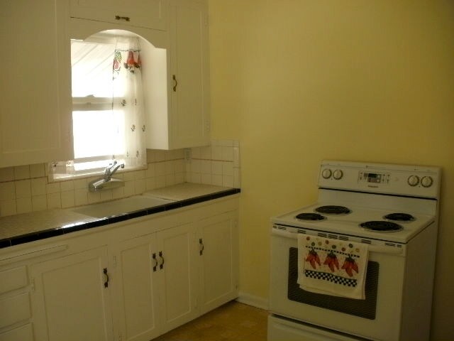 Foto del edificio - 216 Rosewood Ave