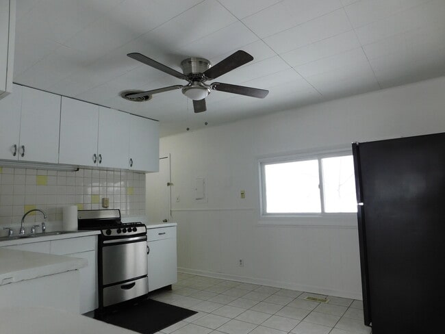 Foto del edificio - 33 Hawthorne Ln