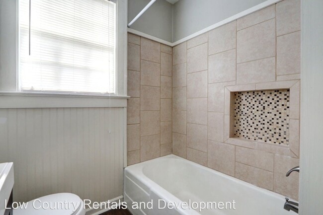 Building Photo - 2 br, 1 bath House - 912 E 35th St