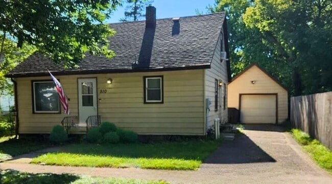 Building Photo - 510 5th St SE