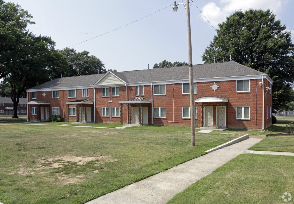 Foto del edificio - Saints Court Apartments