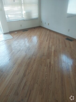 Building Photo - 246 Henson Ave