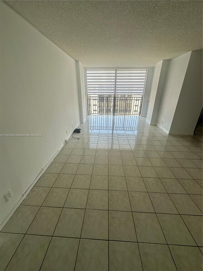 Building Photo - 17021 N Bay Rd