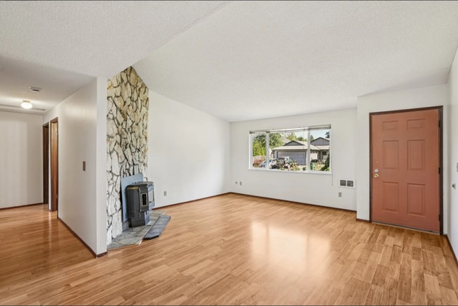 Photo - Open Concept: 3 Bed, 1.5 Bath Hidden Gem! House