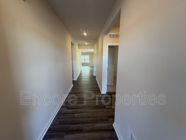 Foto del edificio - 3408 Ivory Blossom Ln