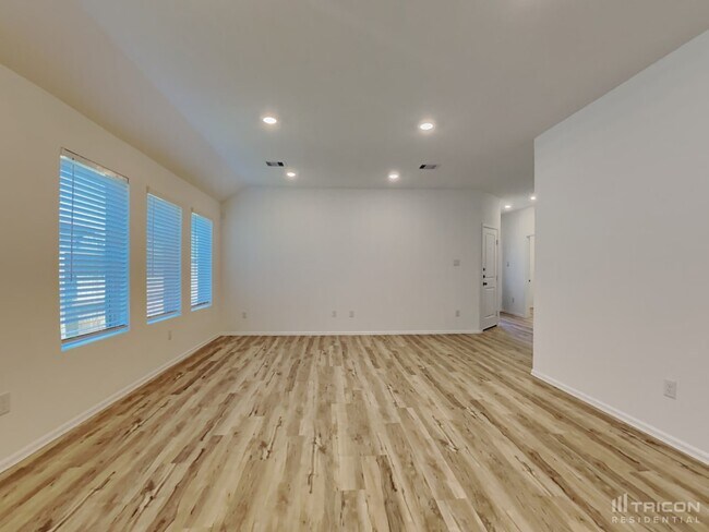 Building Photo - 10511 Pineland Dr