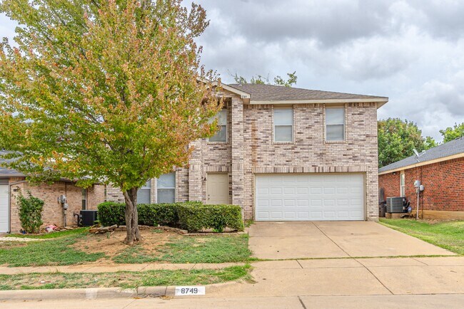 Building Photo - 8749 Hunters Trail