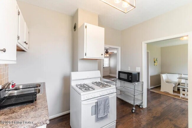 Foto del edificio - 1046 Charles St