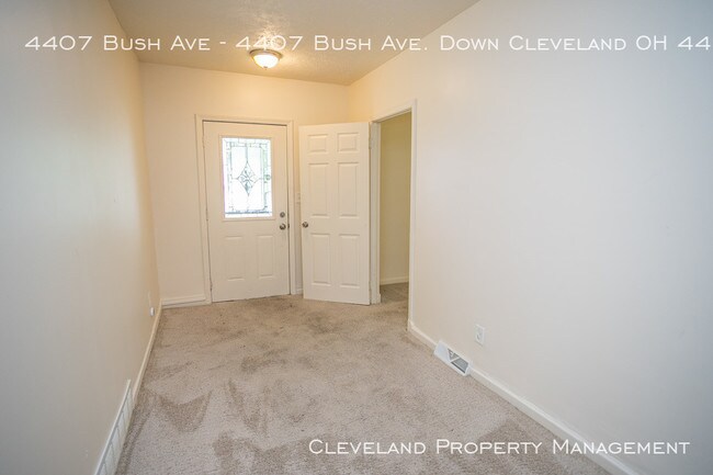 Foto del edificio - 4407 Bush Ave