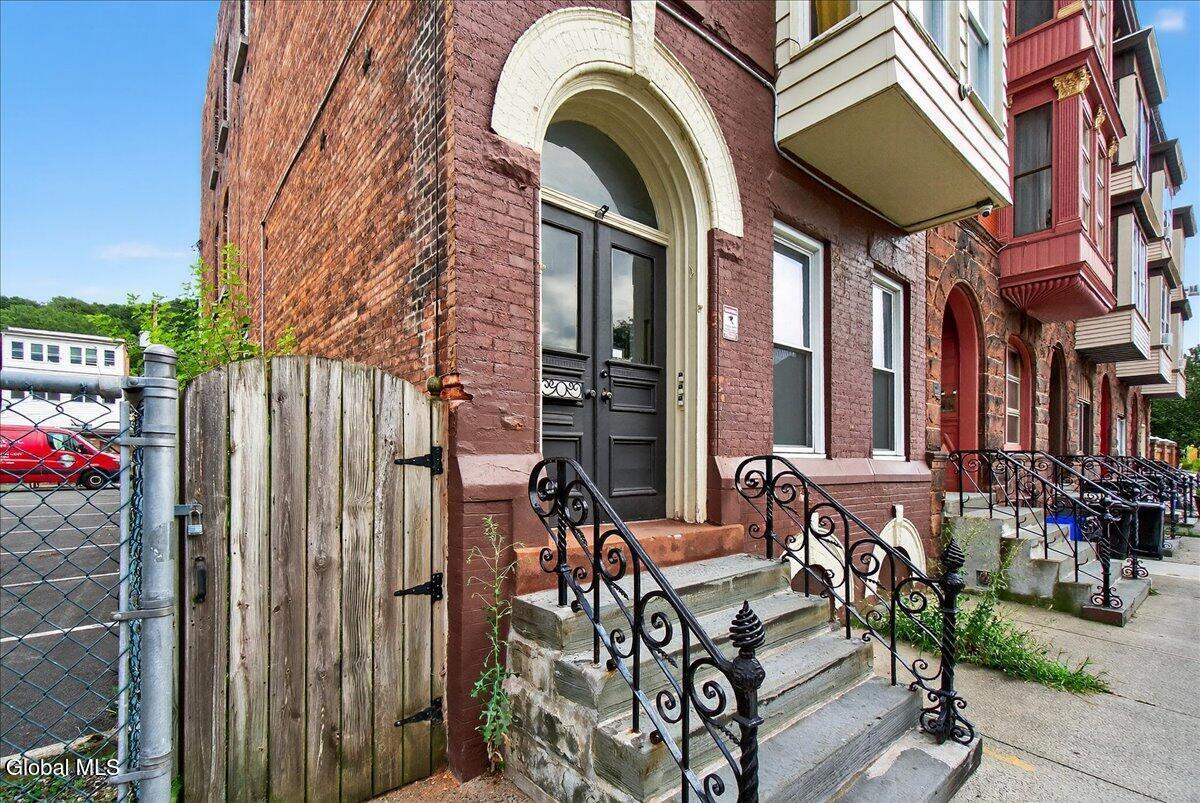 Foto principal - 192 4th St