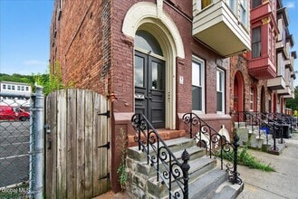 Building Photo - 192 4th St