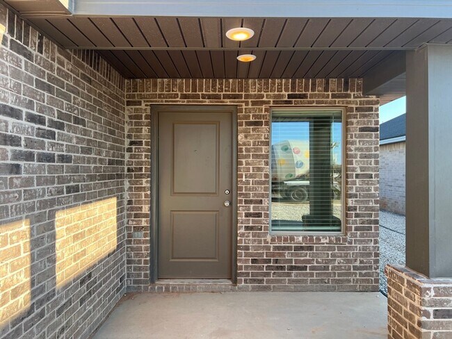 Building Photo - NEW 3 BEDROOM HOME IN ELM MEADOWS!