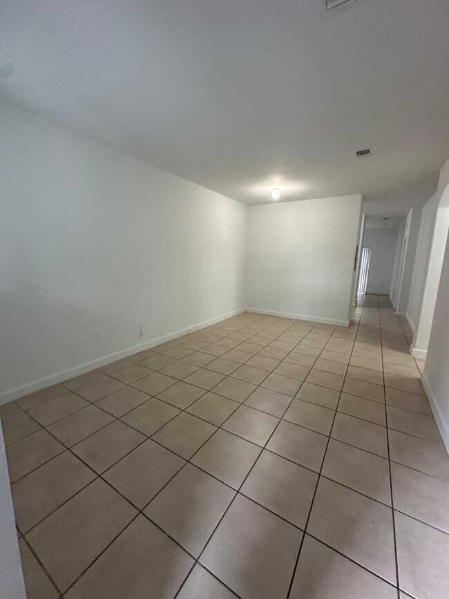 Foto del edificio - 2711 SE 16th Ave