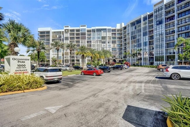 Foto del edificio - 1000 Parkview Dr