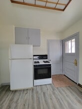 Building Photo - 1231 S 11th Ave