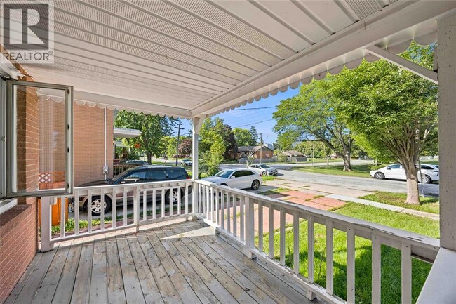 Building Photo - 690 Kember Ave