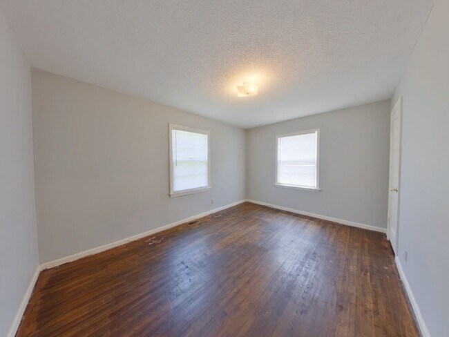 Foto del edificio - 1557 N Broadview Ave