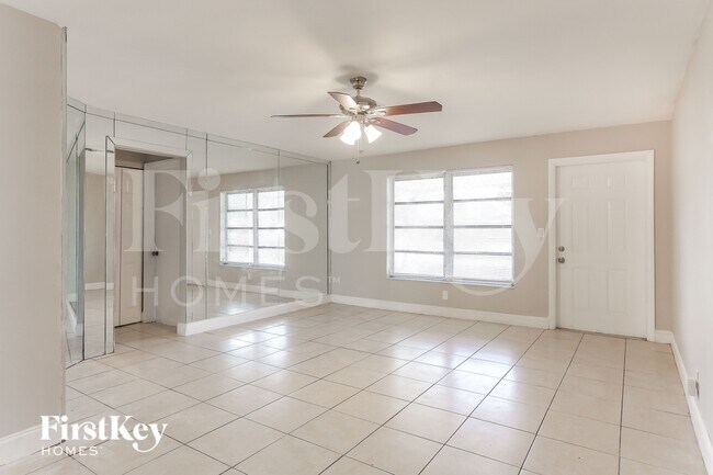 Foto del edificio - 3751 NW 9th Ct