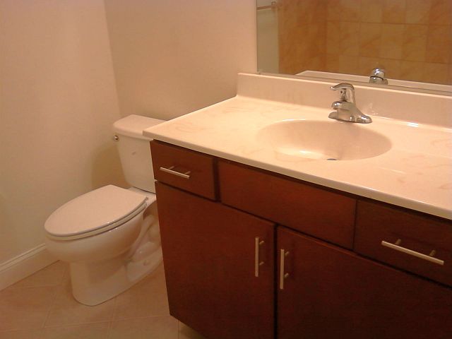 Baño - 1223-1225 Wood St