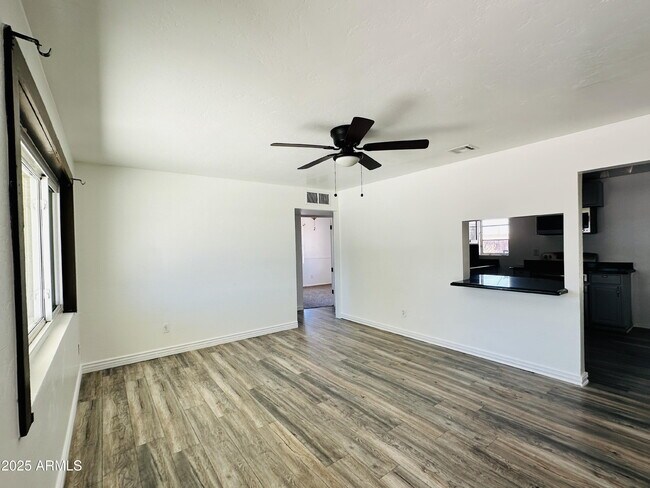 Foto del edificio - 316 N 84th Pl