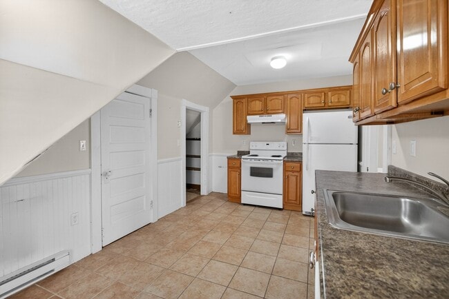 Building Photo - 46 Peirce St