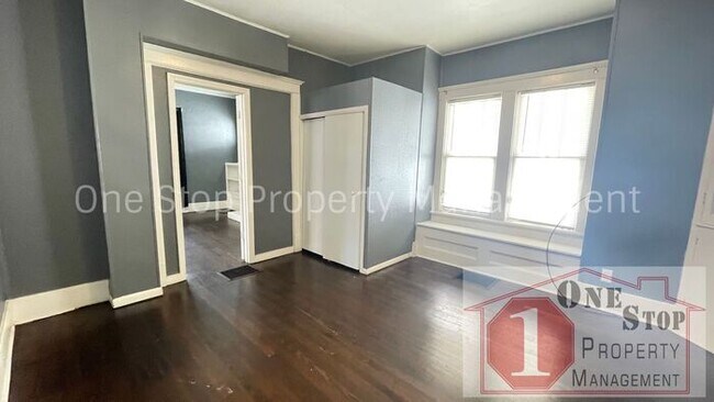 Foto del edificio - 3 Bedroom, 1 Bathroom House in Kansas City...