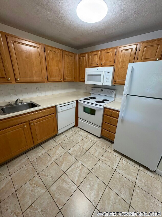 Primary Photo - 24 Whites Ave