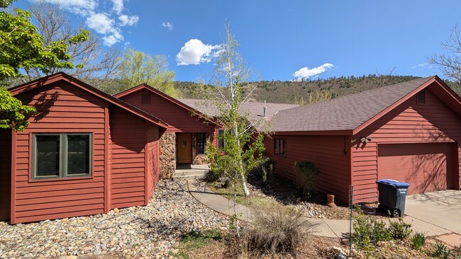 Building Photo - 202 Hillcrest Dr