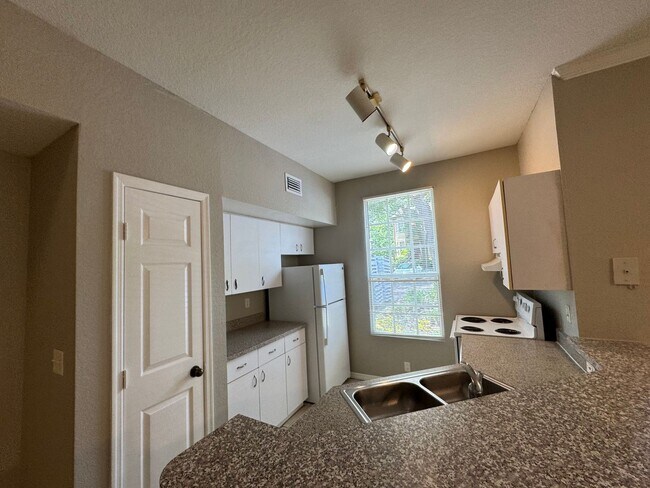 Foto del edificio - 6308 Raleigh St