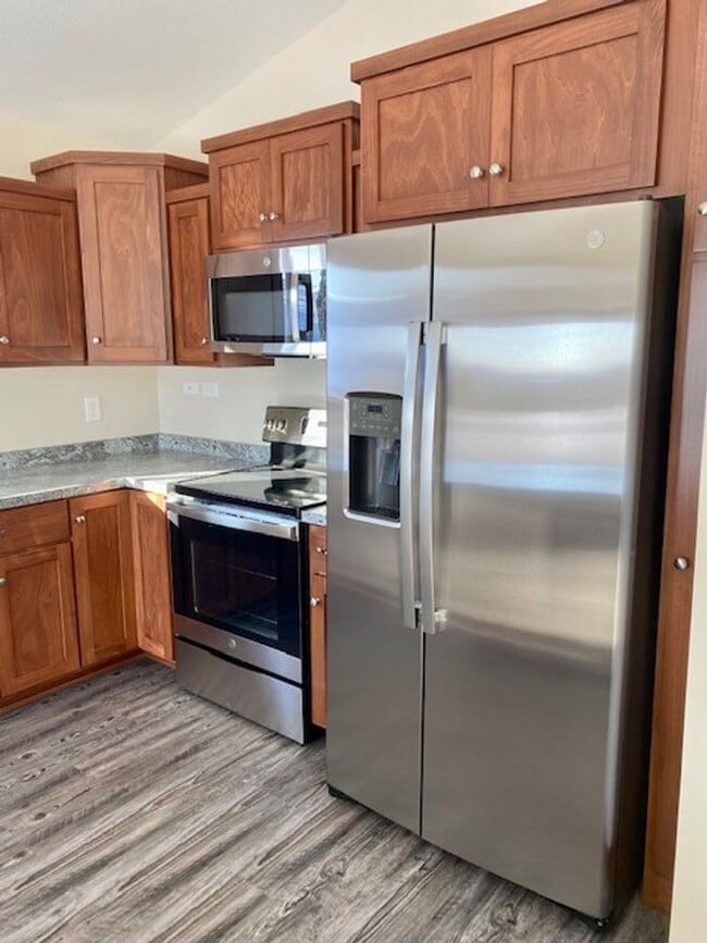 Building Photo - 856 Holton Ave