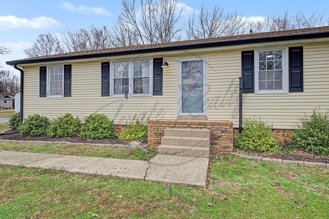 Building Photo - Three Bedroom Ranch in Lebanon on Land!