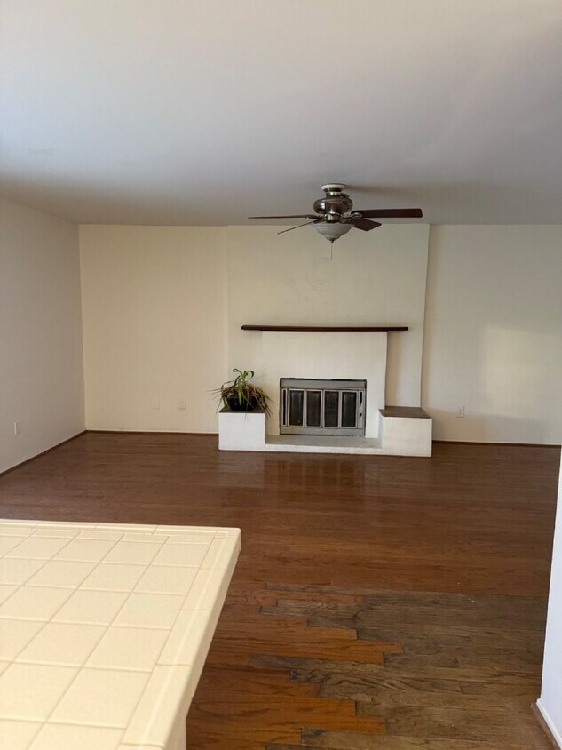 Building Photo - Beautiful Ontario Corner-Lot POOL Home – N...