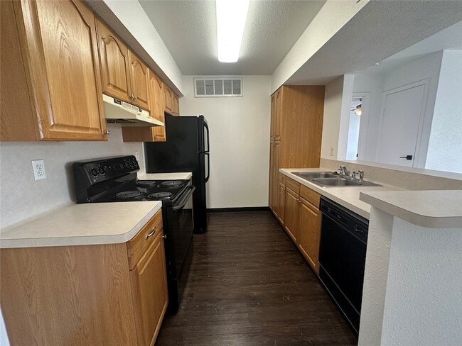 Building Photo - 12955 Woodforest Blvd