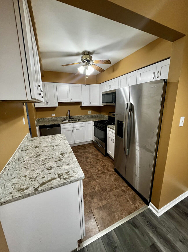 Building Photo - 120 S La Londe Ave