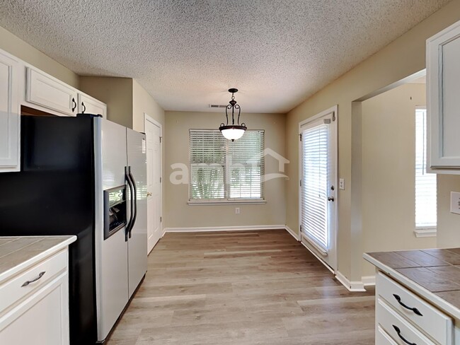 Building Photo - 3150 Peartree Dr NW