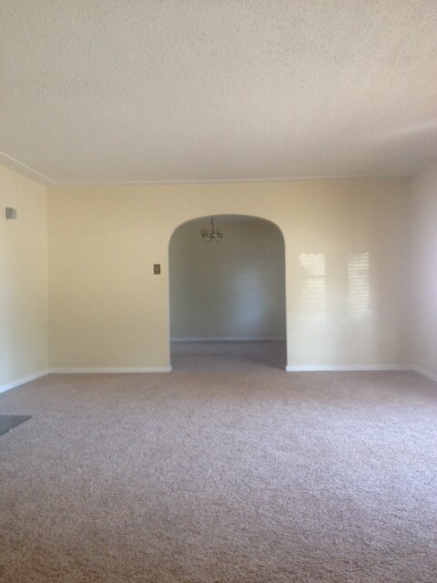 Foto del edificio - CLASSIC HOME CORNER LOT HARDWOOD FLOORS