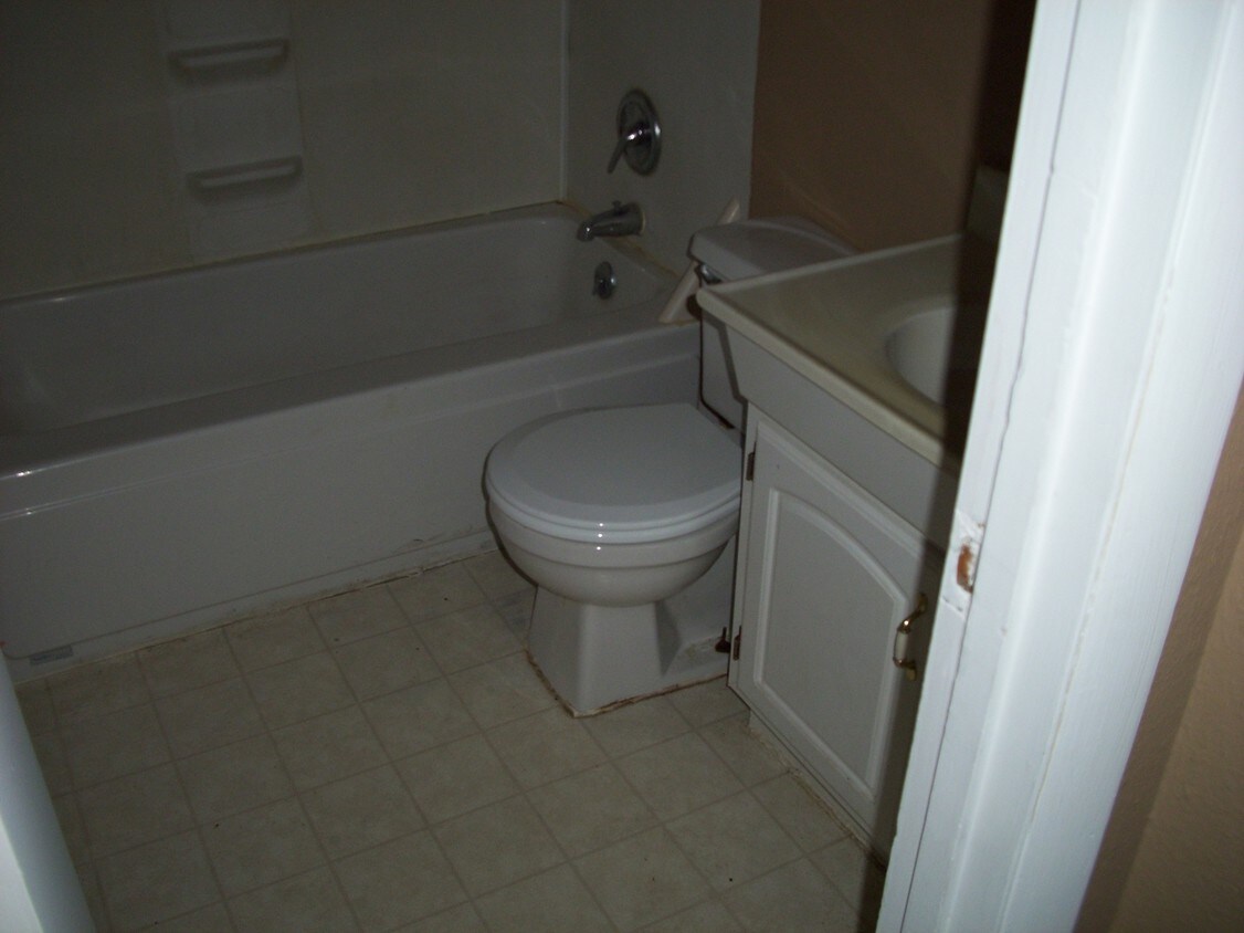 Interior Photo - 201 E Cleveland St
