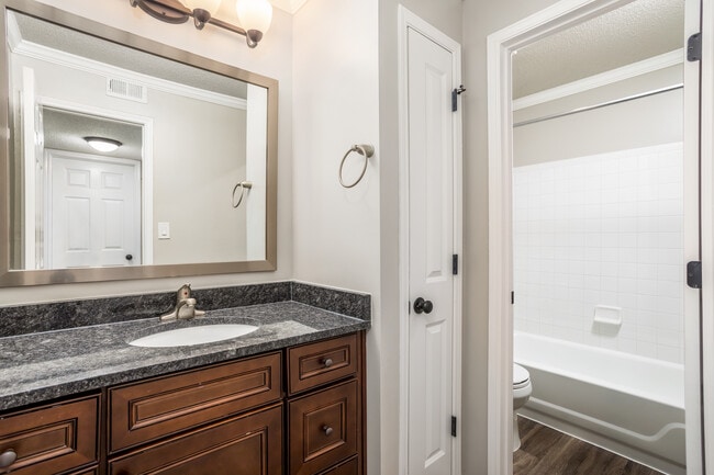 Building Photo - Dunwoody Ridge