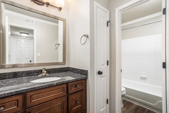 Building Photo - Dunwoody Ridge