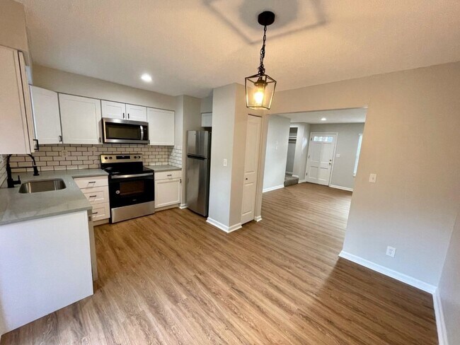 Foto del edificio - 9429 Reeder Ave