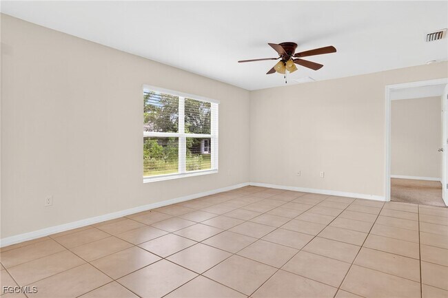 Foto del edificio - 1100 NE 36th St