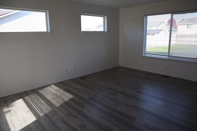 Building Photo - 2 story home in Sunshine Meadows