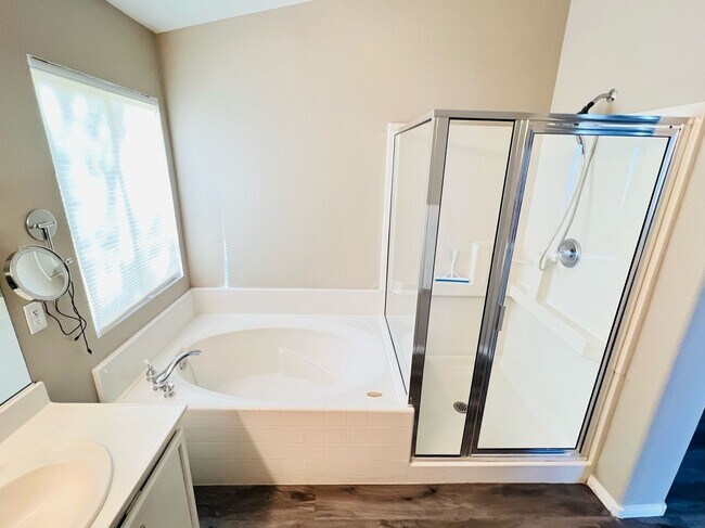 Building Photo - 995 Prestige Meadows Pl