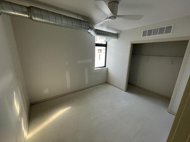 Foto del edificio - 1525 Marshall Ave