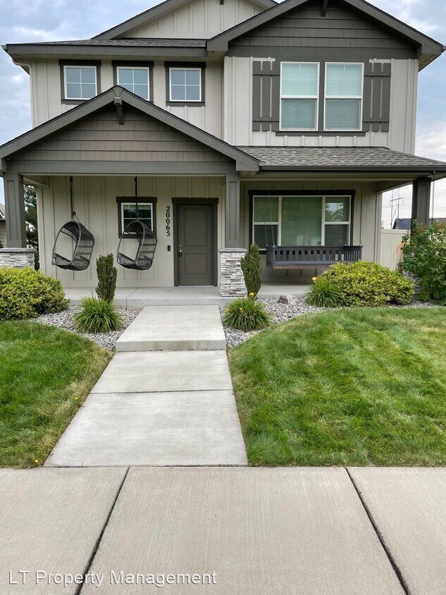 Primary Photo - 3 br, 3 bath House - 20065 E Meyers Ave