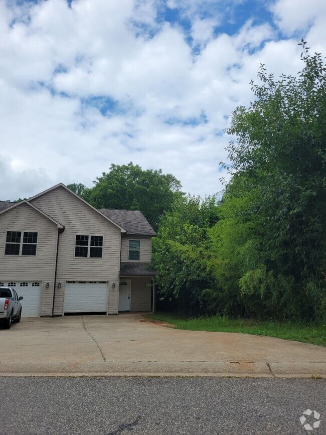 Building Photo - 318 Zach Dr
