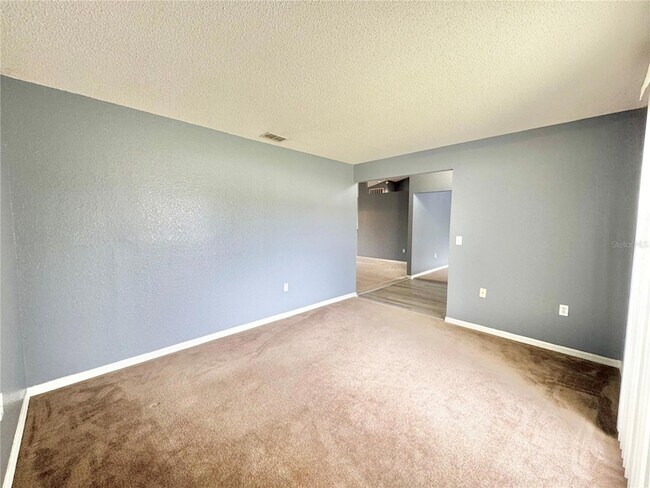 Foto del edificio - 823 Summer Glen Dr