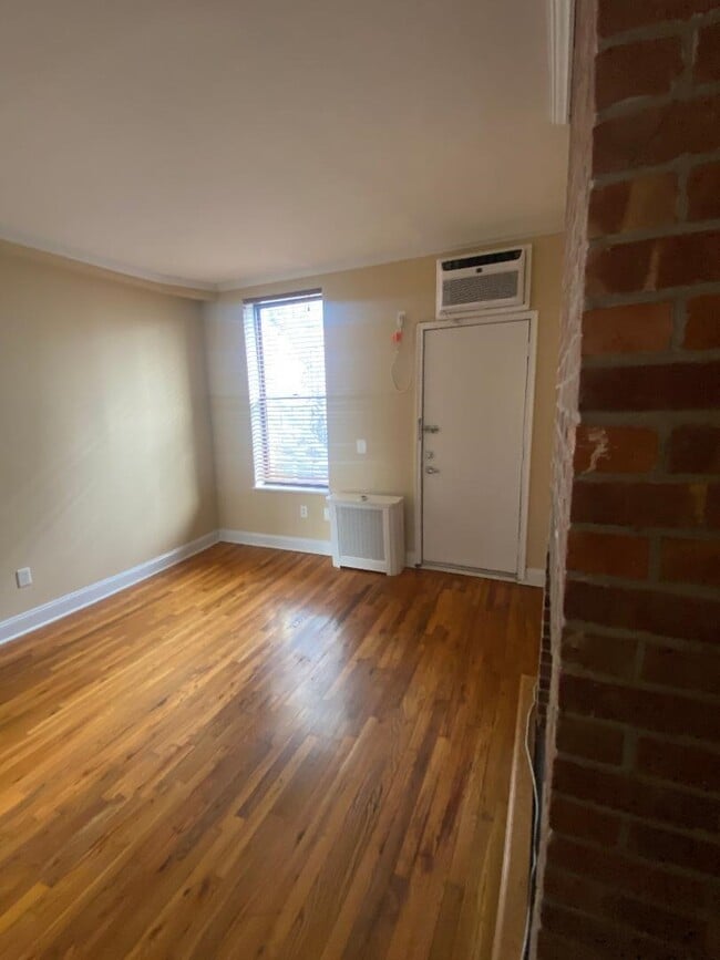 Building Photo - 206 Washington St