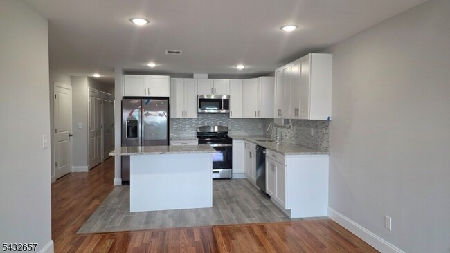 Foto del edificio - 465 Hawthorne Ave