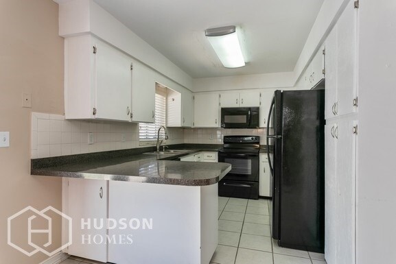 Building Photo - 1611 Cromwell Dr